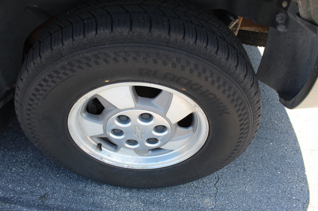 Used 2002 Chevrolet Tahoe LS w/ Traction Pkg image 15