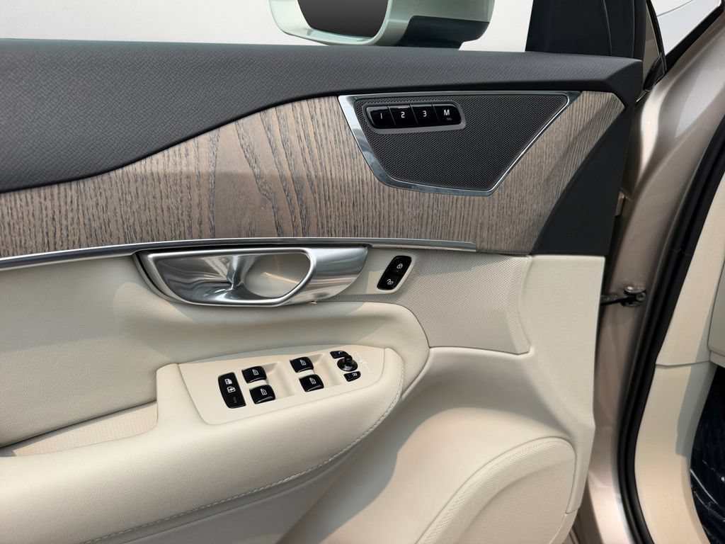 Certified 2023 Volvo XC90 B6 Plus AWD/4WD image 15
