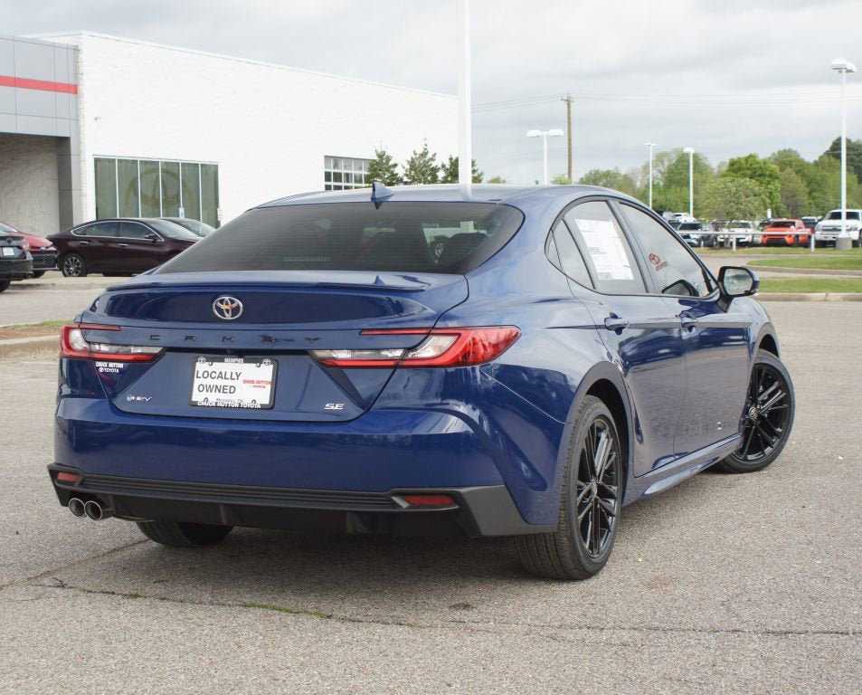 Used 2026 Toyota Camry SE FWD image 9