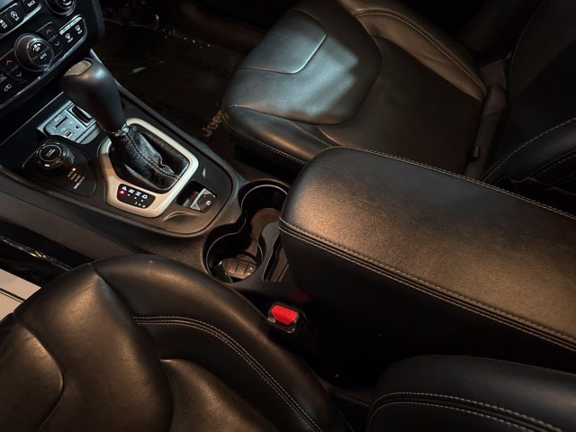 Used 2015 Jeep Cherokee Limited AWD/4WD image 10