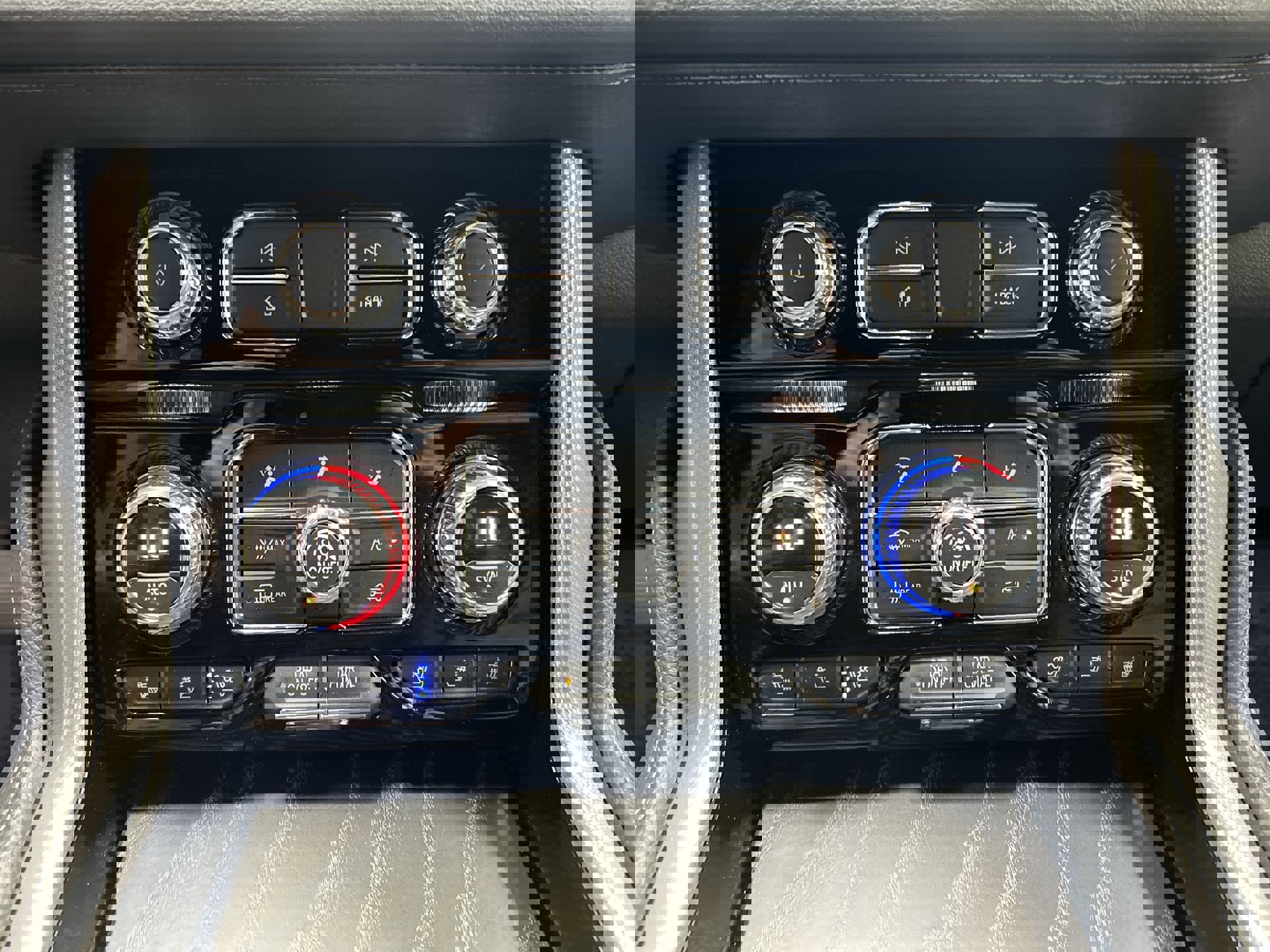 Used 2022 GMC Yukon XL Denali image 12