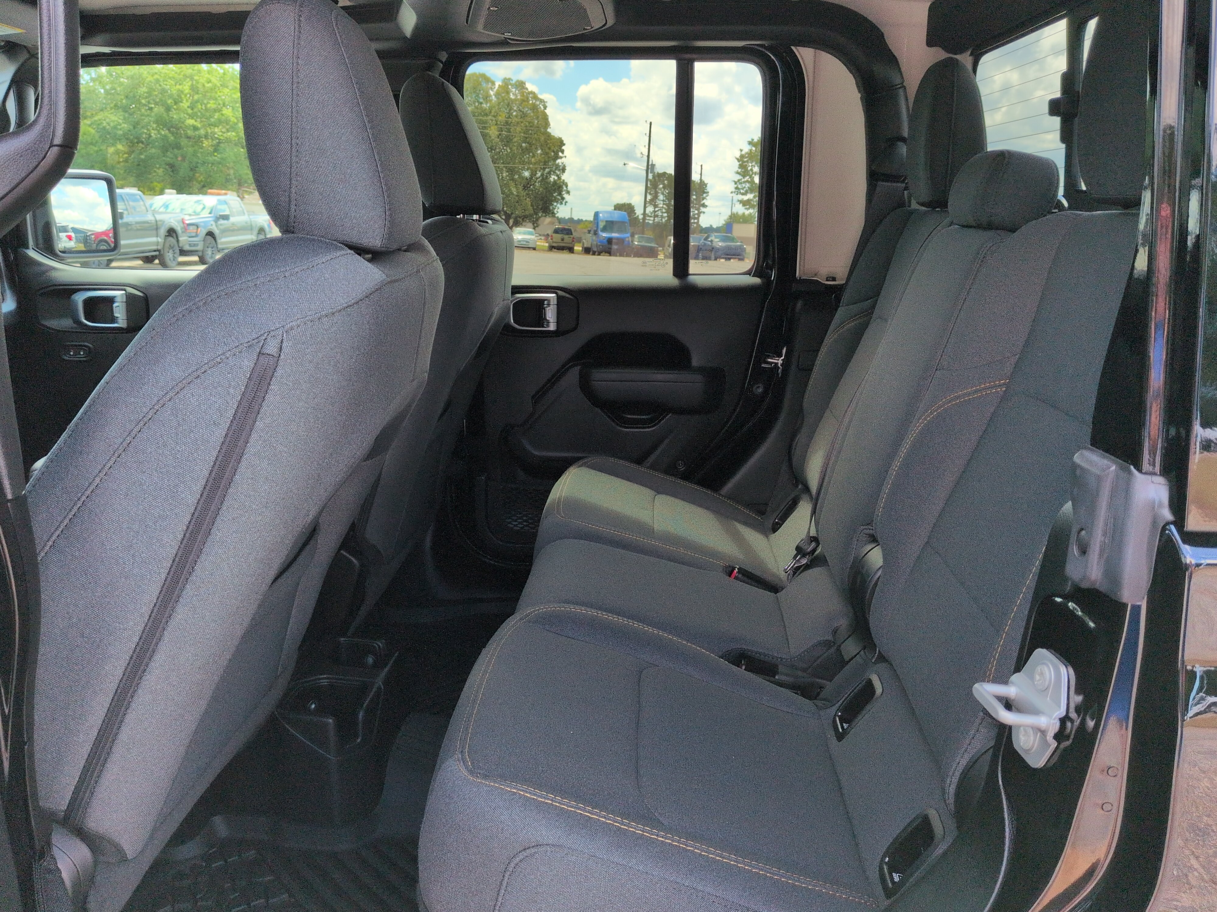 Used 2025 Jeep Gladiator Sport AWD/4WD image 12