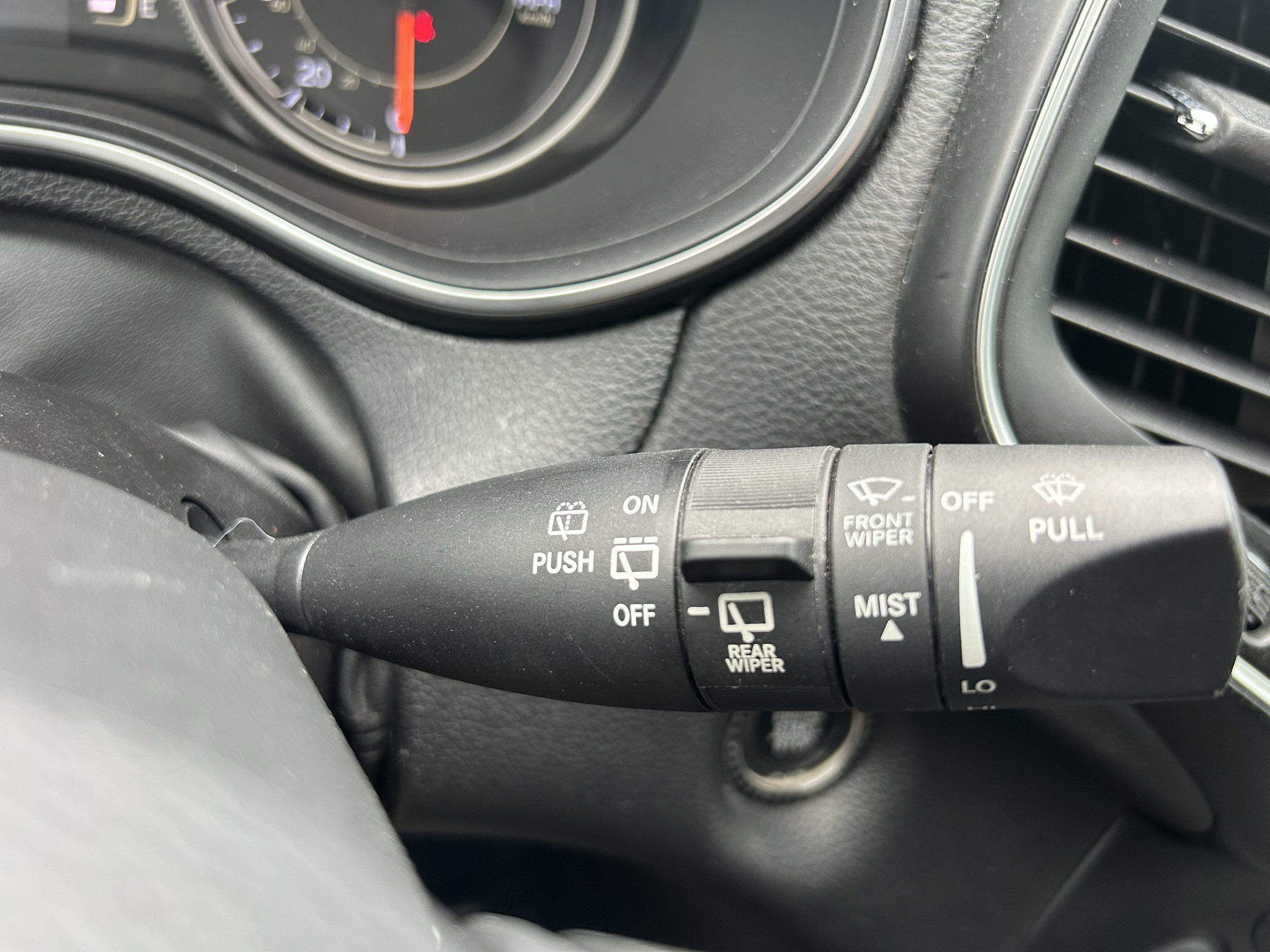 Used 2019 Jeep Cherokee Latitude Plus w/ Comfort/Convenience Group FWD image 15