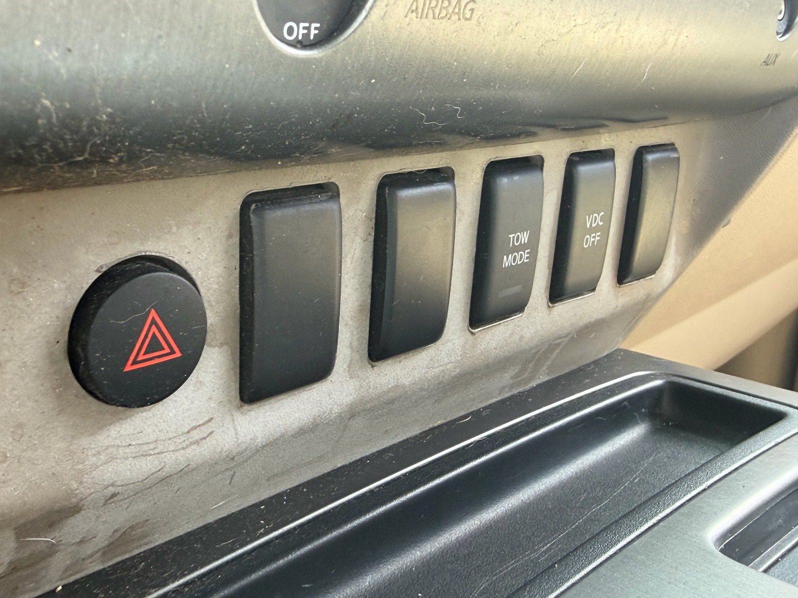 Used 2011 Nissan Titan SV w/ SV Value Truck Pkg AWD/4WD image 23