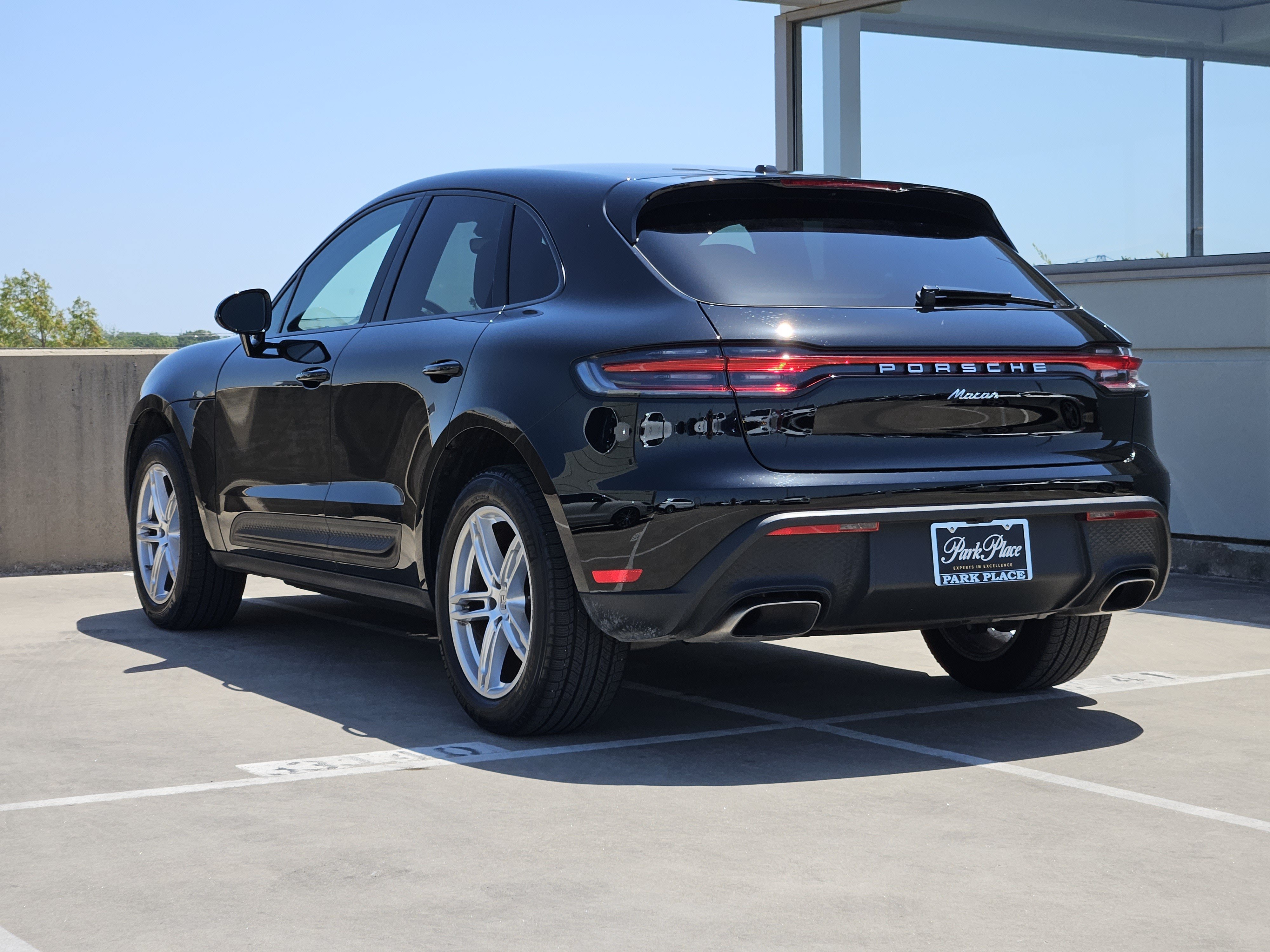 Certified 2026 Porsche Macan AWD/4WD image 3