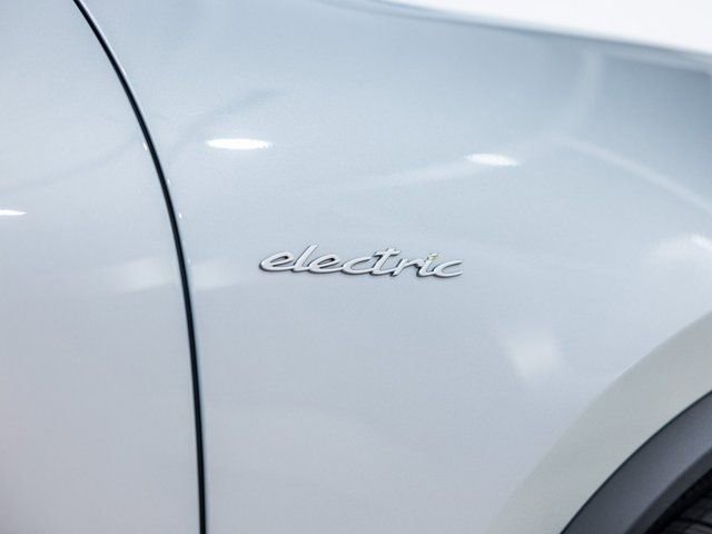 Certified 2025 Porsche Macan Electric image 24