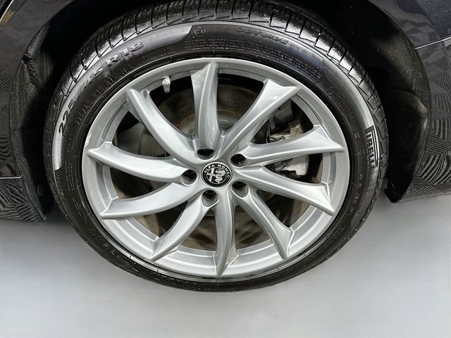 Used 2022 Alfa Romeo Giulia Ti AWD/4WD image 31