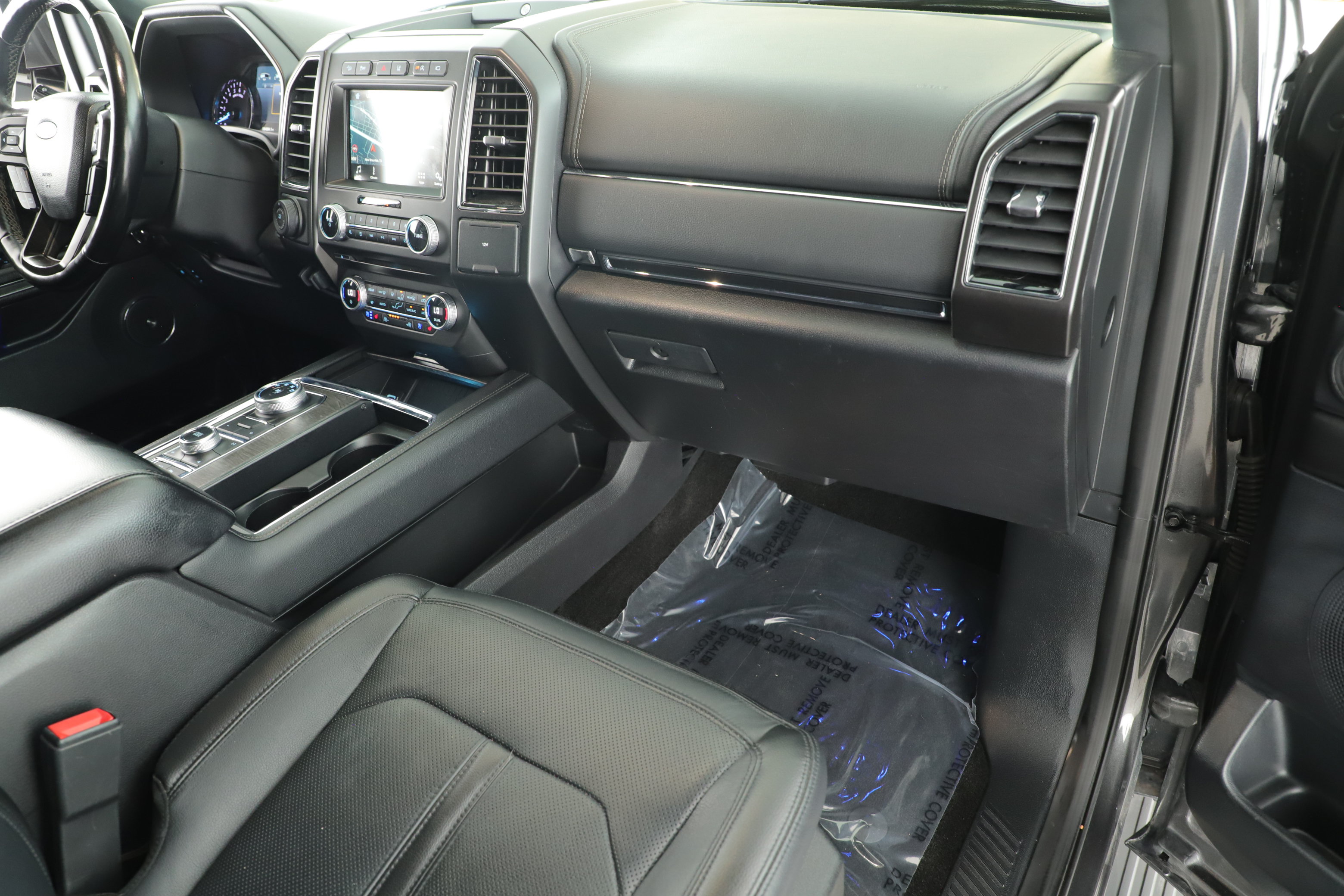 Used 2018 Ford Expedition Limited w/ Equipment Group 302A AWD/4WD image 17