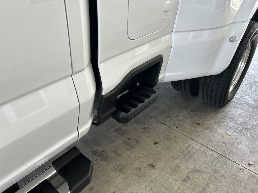 Used 2025 Ford F350 Lariat image 17