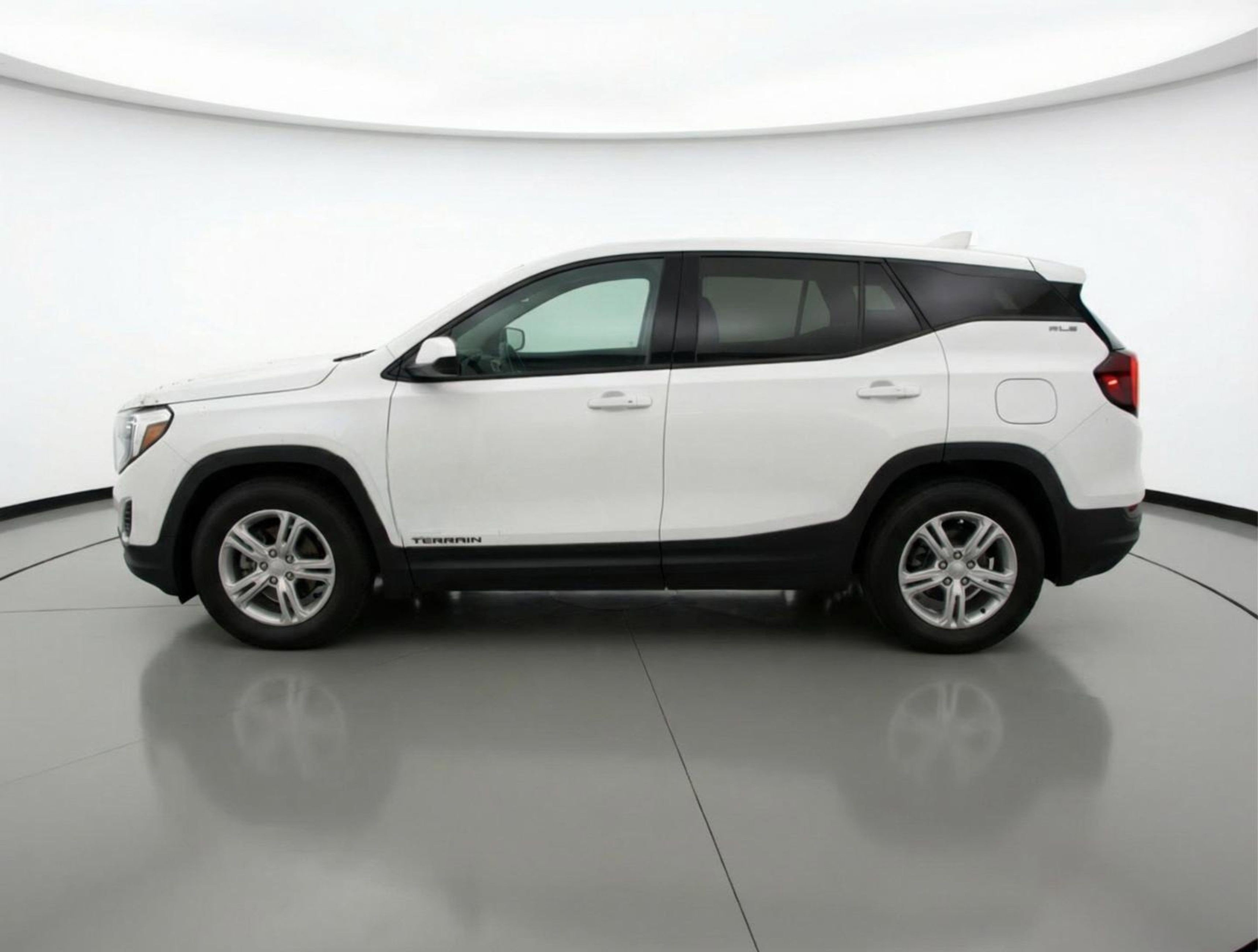 Used 2024 GMC Terrain SLE FWD image 5