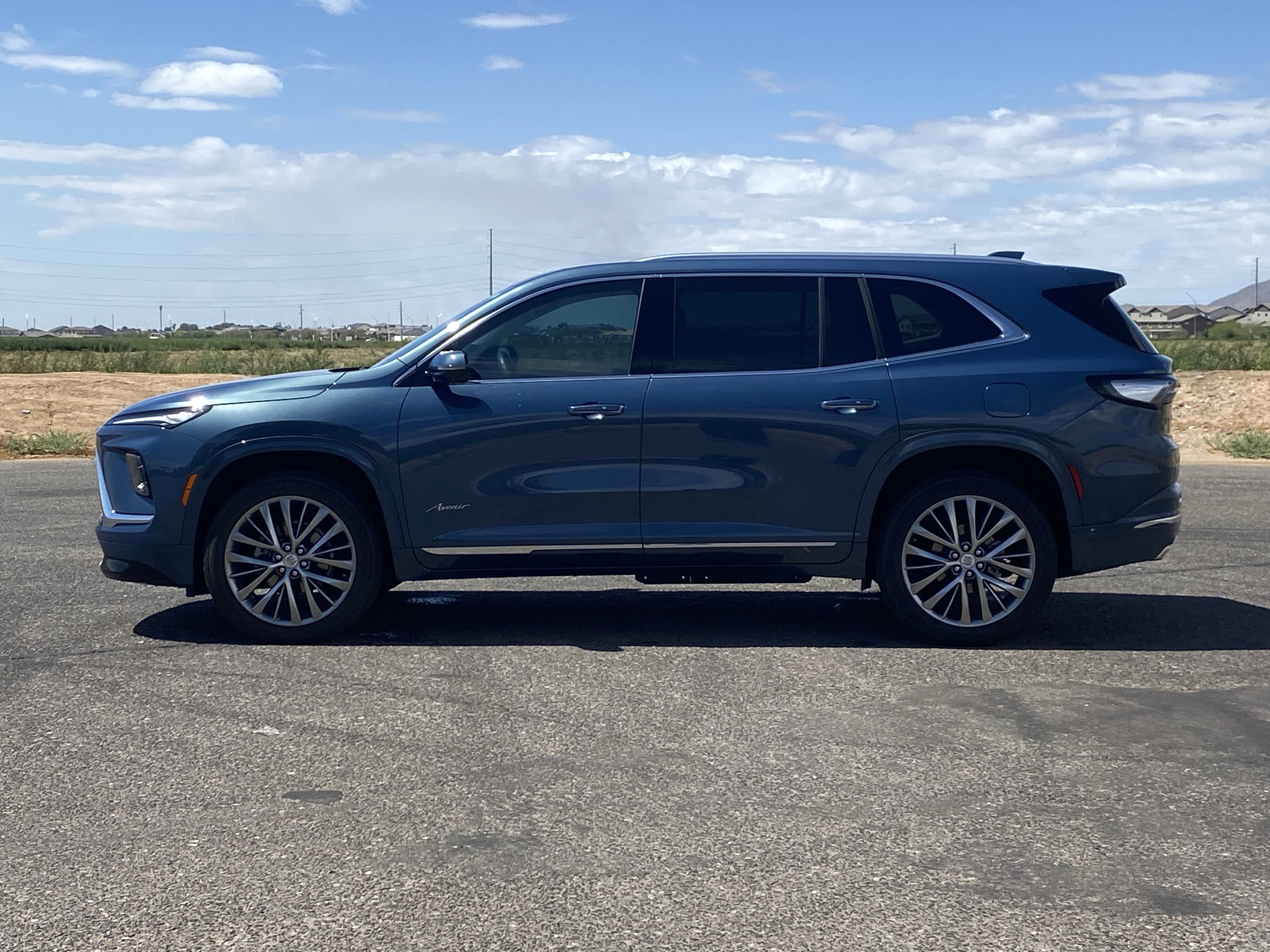 Used 2025 Buick Enclave Avenir FWD image 6