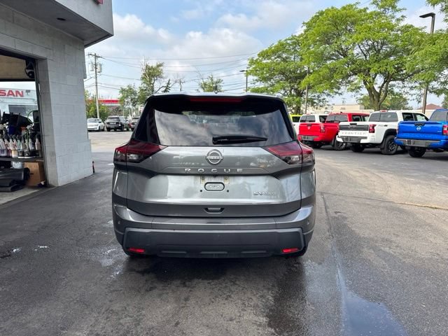 Used 2024 Nissan Rogue SV AWD/4WD image 3