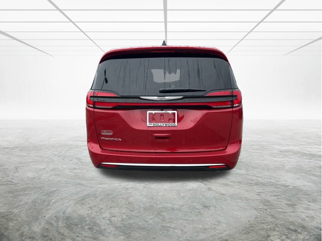 New 2026 Chrysler Pacifica Select image 5