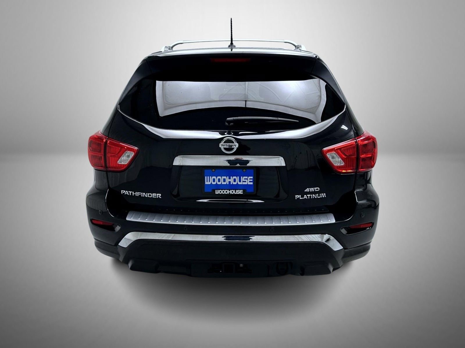 Used 2017 Nissan Pathfinder Platinum w/ Midnight Edition Package image 6