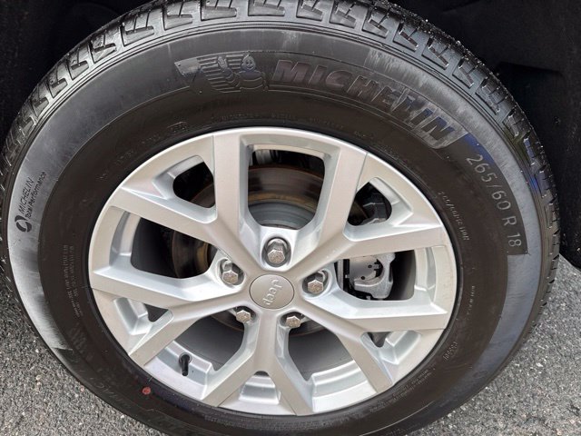 Used 2024 Jeep Grand Cherokee Limited AWD/4WD image 10