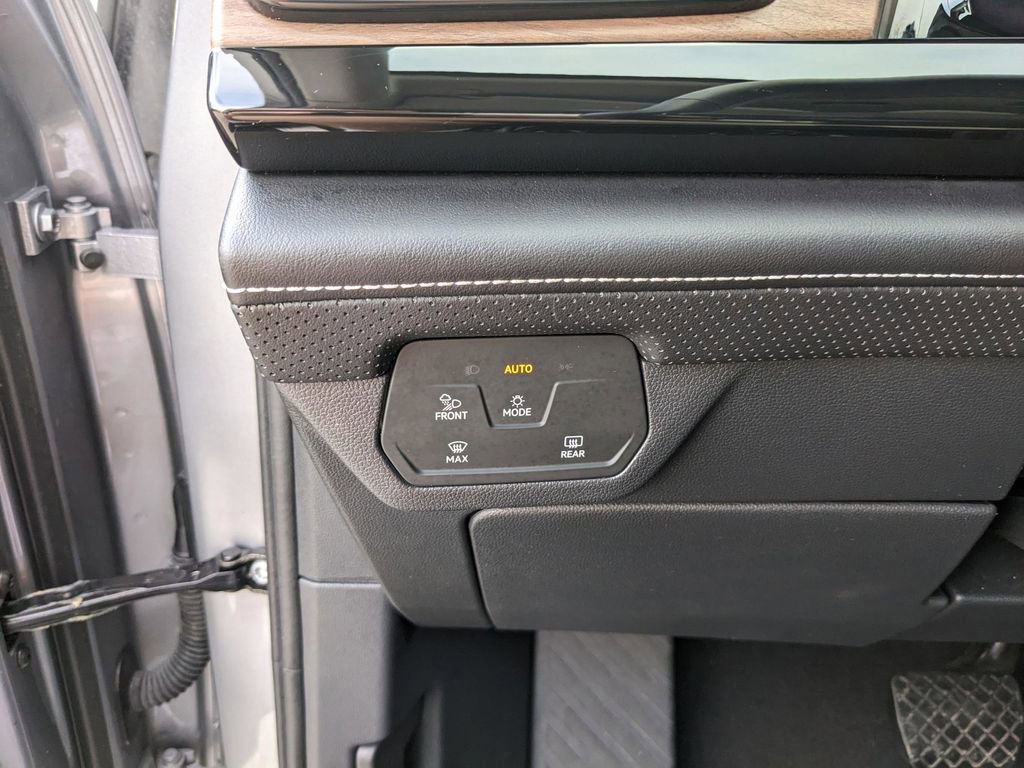 Certified 2025 Volkswagen Atlas SE AWD/4WD image 28