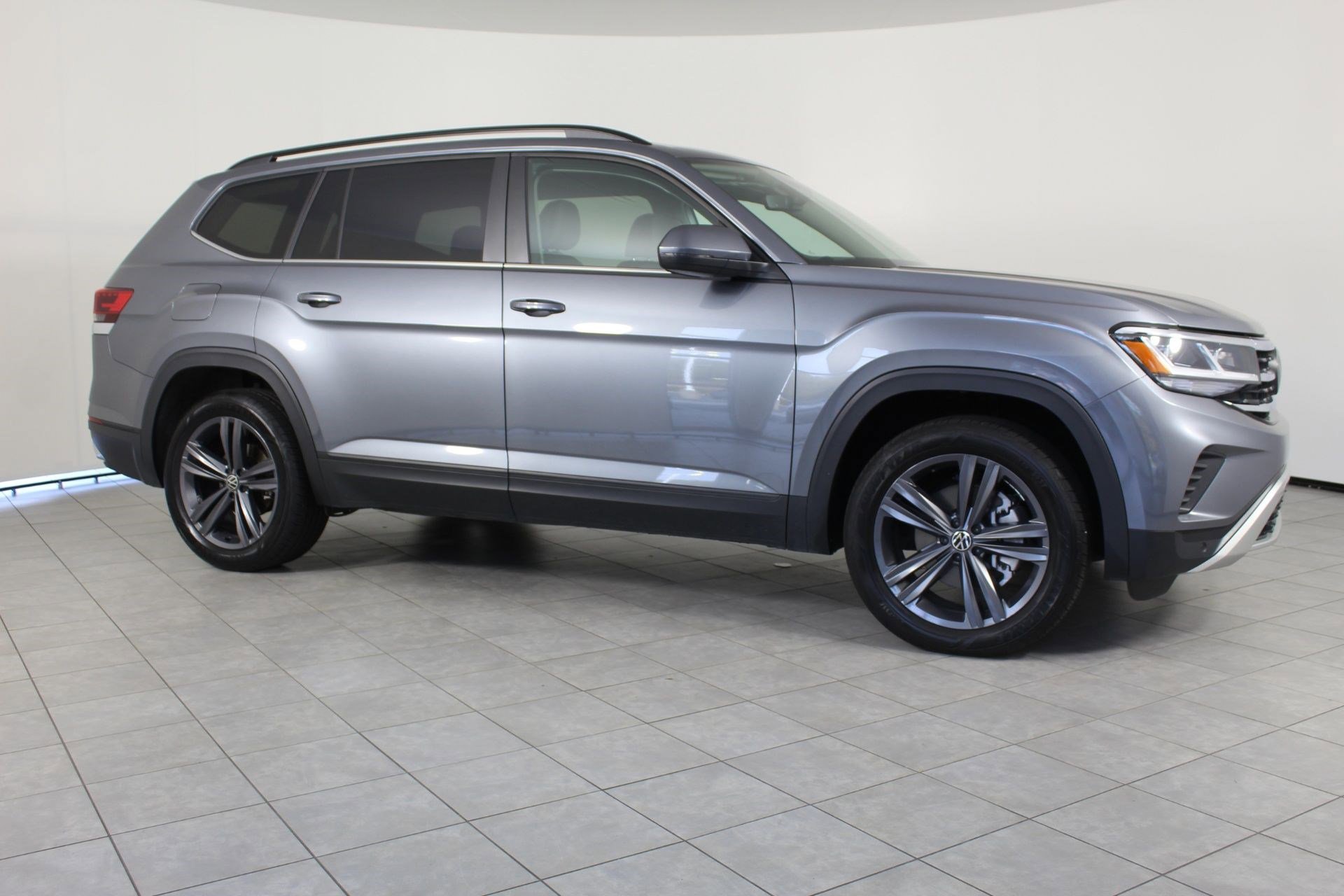 Used 2023 Volkswagen Atlas SE w/ Panoramic Sunroof Package image 7