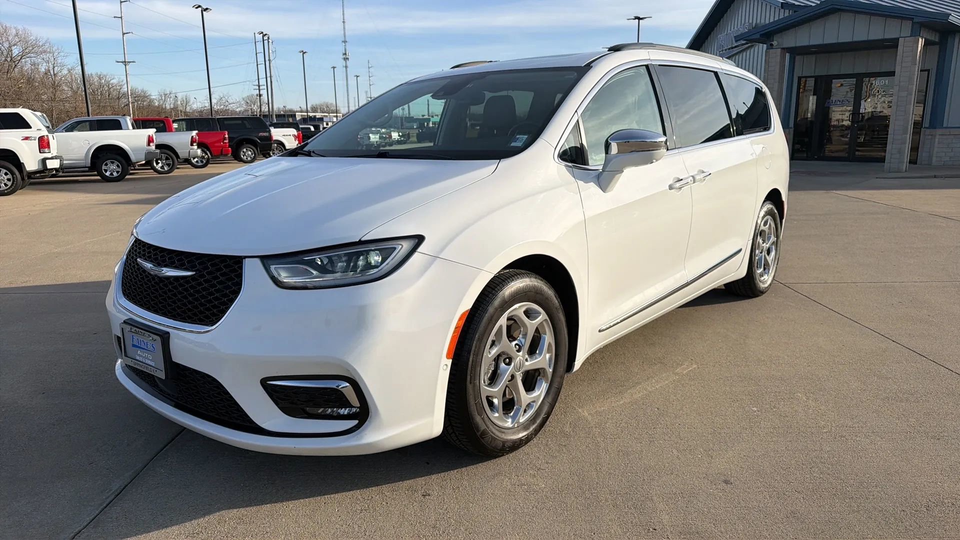 Used 2022 Chrysler Pacifica Limited image 3