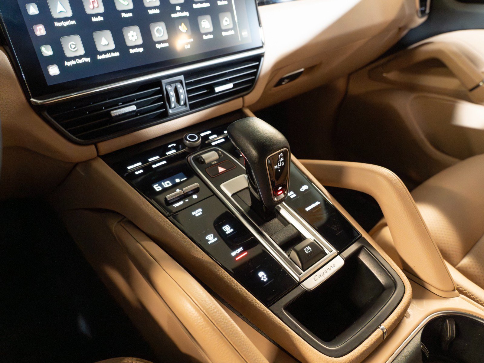 Certified 2022 Porsche Cayenne AWD/4WD image 25
