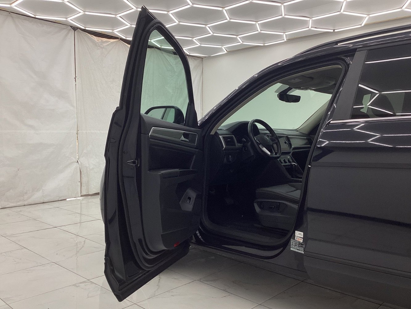 Used 2021 Volkswagen Atlas SE image 16