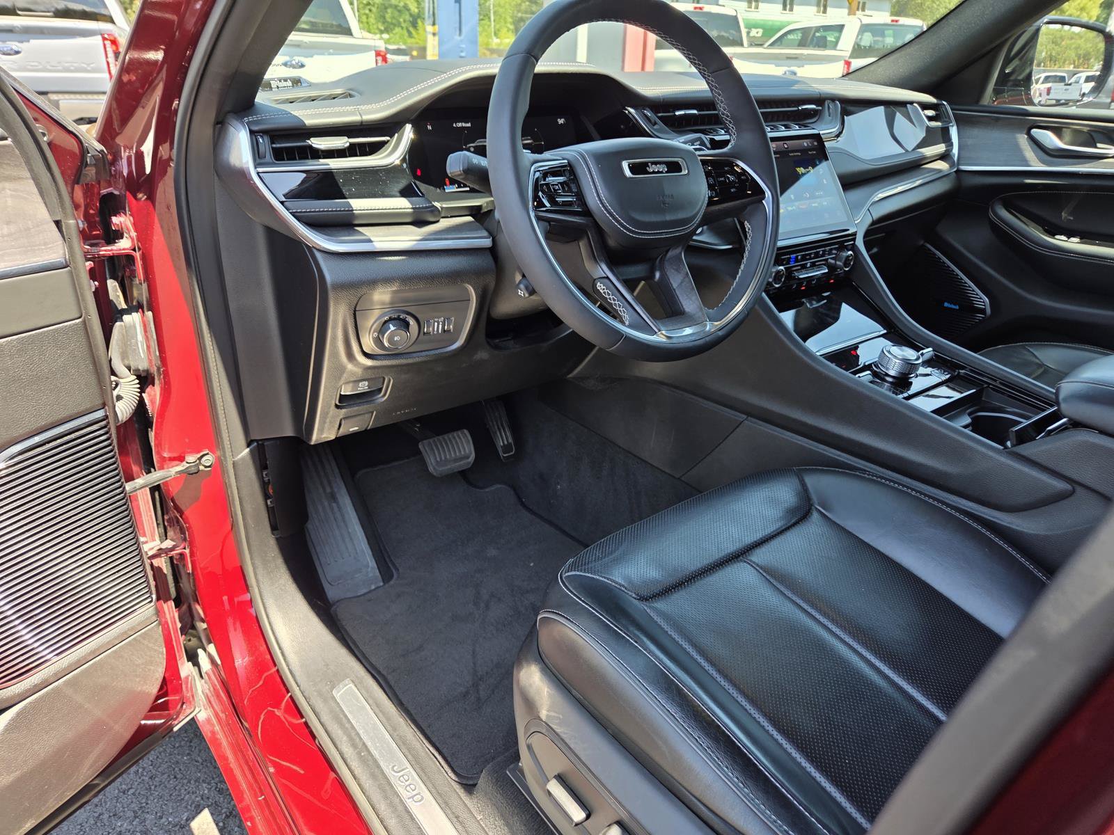 Used 2023 Jeep Grand Cherokee L Overland w/ Rear Seat Video Group I AWD/4WD image 11