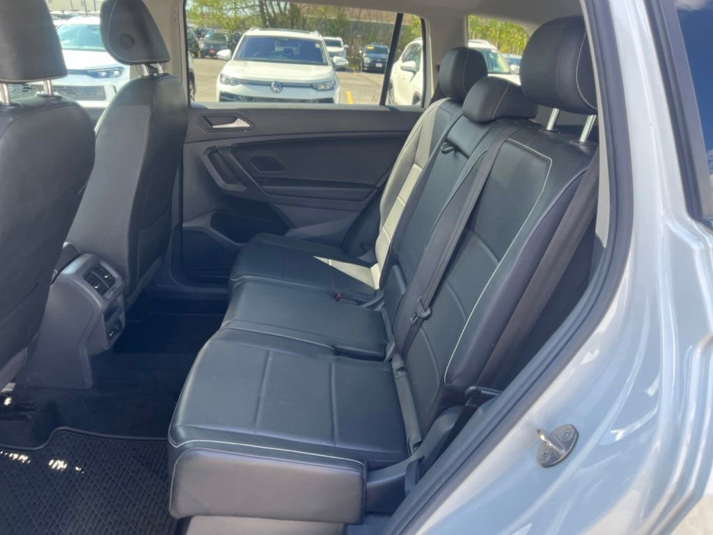 Used 2021 Volkswagen Tiguan SE w/ Panoramic Sunroof Package AWD/4WD image 12