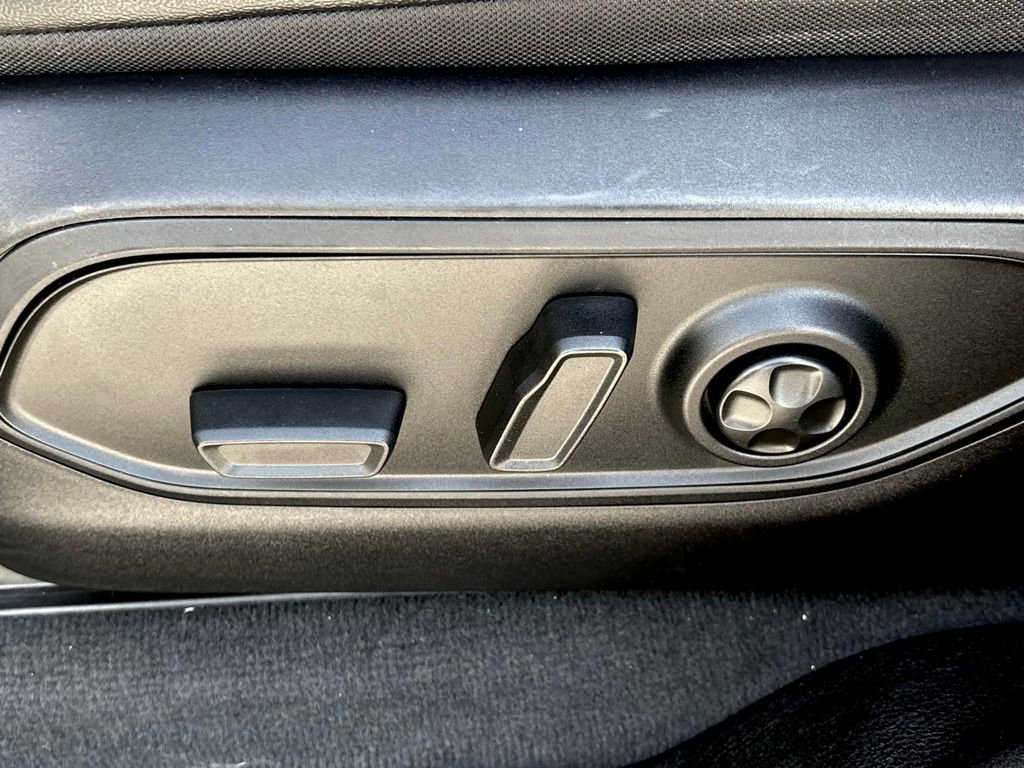 Used 2022 Jeep Grand Cherokee Limited 4xe image 17