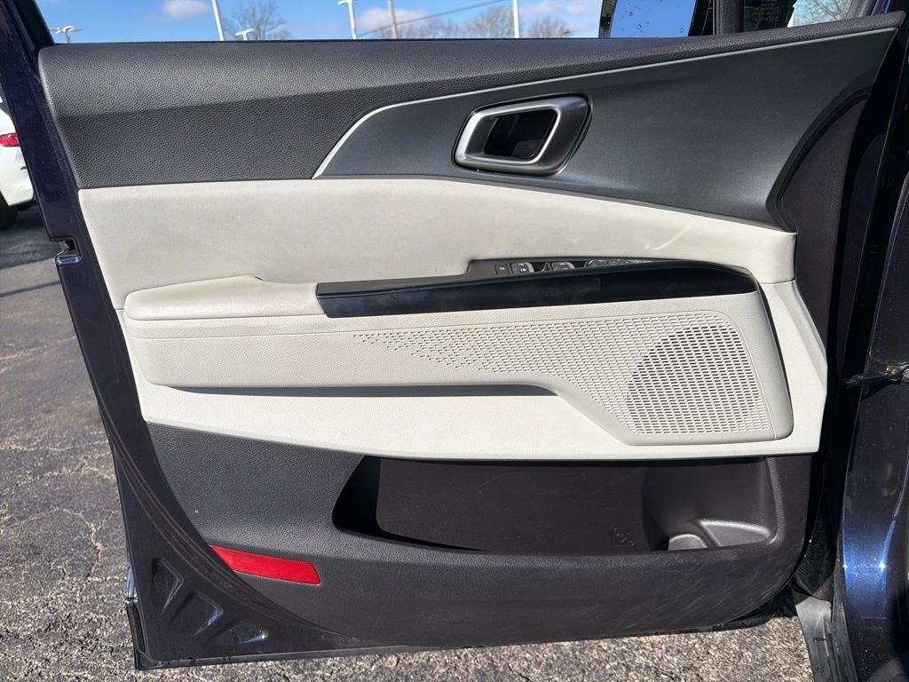 Used 2024 Kia Carnival LX image 23