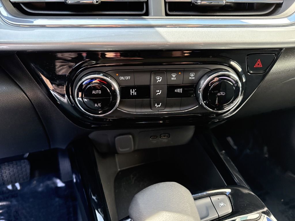 Used 2025 Chevrolet Trax LT image 18