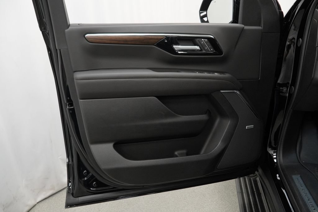 New 2026 Chevrolet Tahoe High Country AWD/4WD image 25