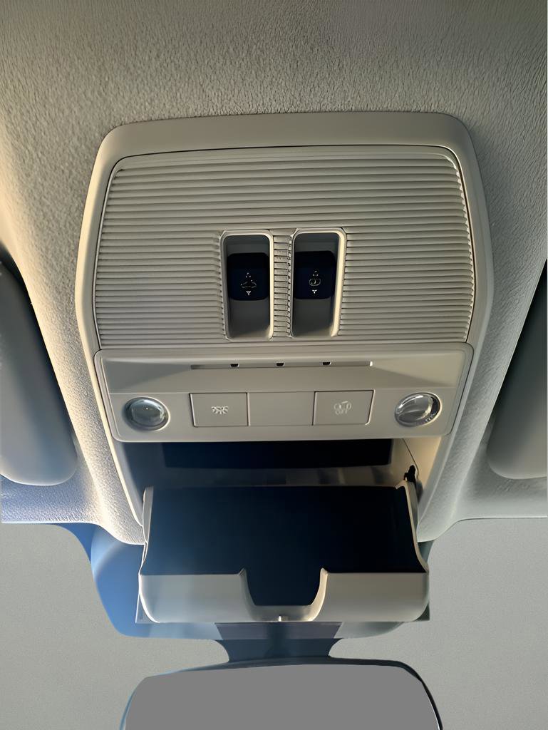 Used 2026 Nissan Kicks SV w/ SV Premium Package AWD/4WD image 32