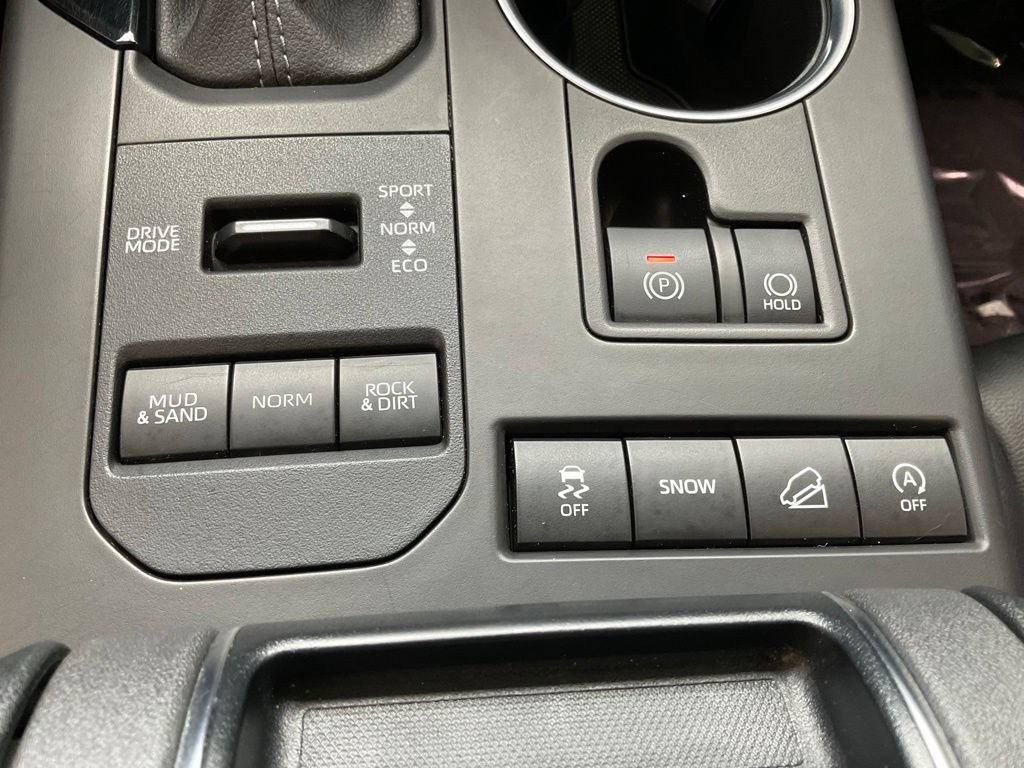Used 2022 Toyota Highlander XLE AWD/4WD image 17