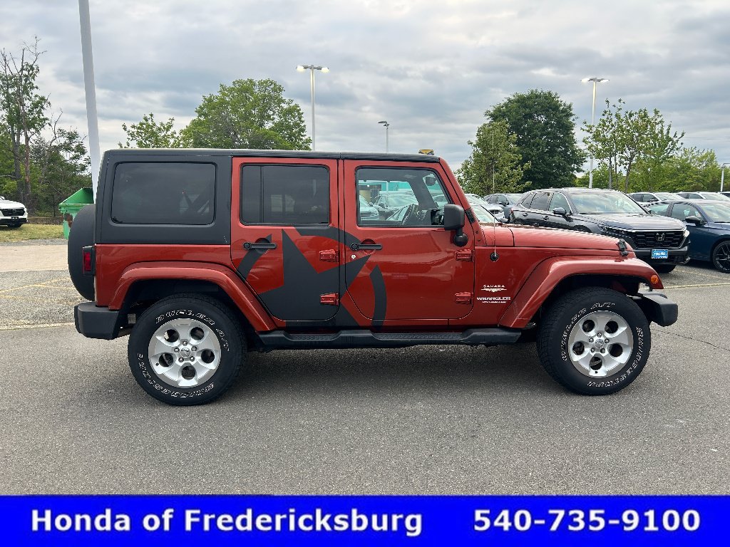 Used 2014 Jeep Wrangler Unlimited Sahara w/ Connectivity Group AWD/4WD image 7