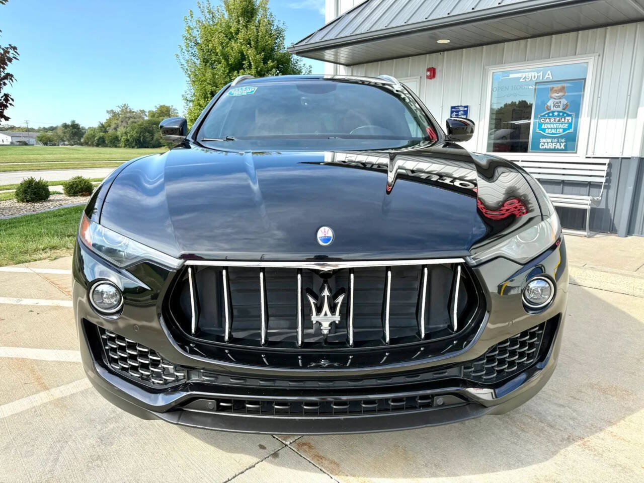 Used 2017 Maserati Levante S AWD/4WD image 3