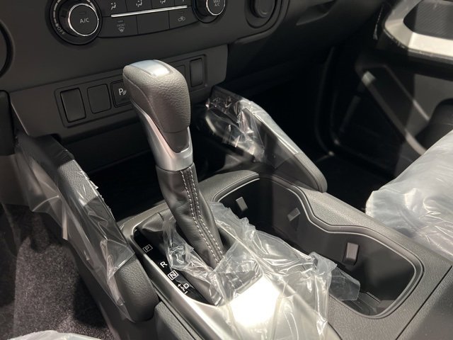 Used 2025 Nissan Frontier SV image 15