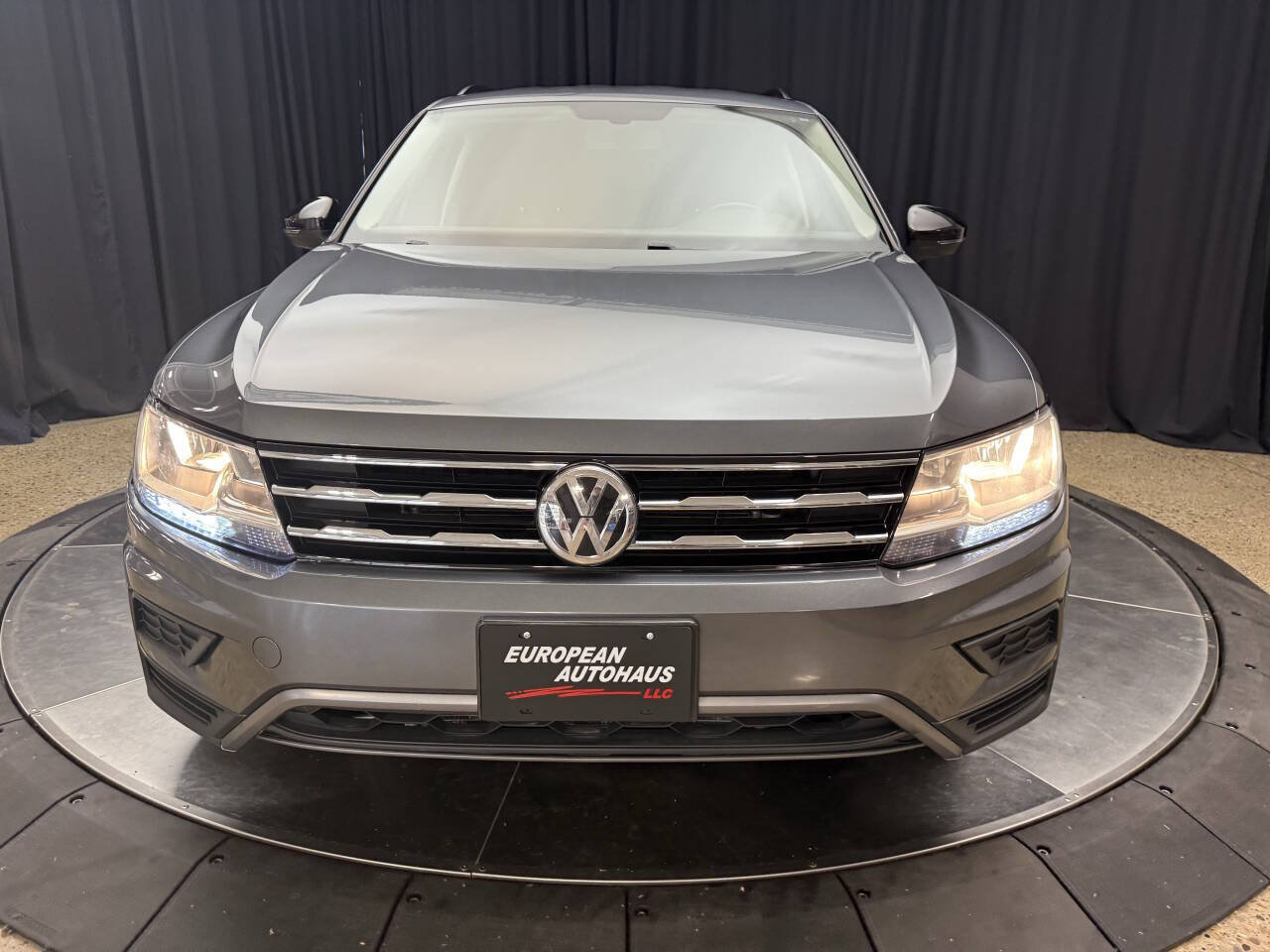 Used 2019 Volkswagen Tiguan SE w/ 3rd Row Seat Package AWD/4WD image 11