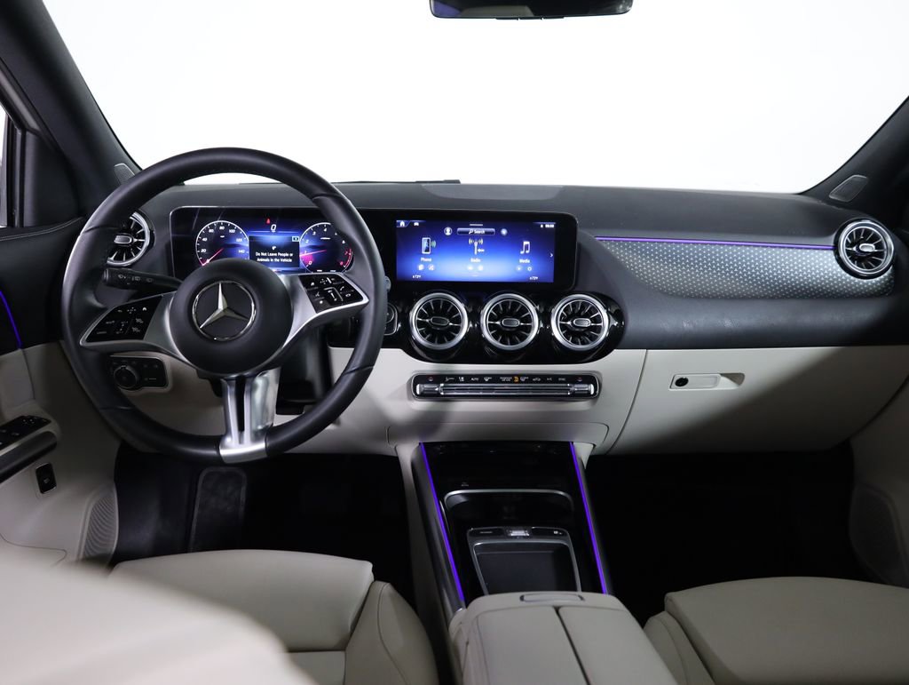 Used 2025 Mercedes-Benz GLA 250 4MATIC image 32