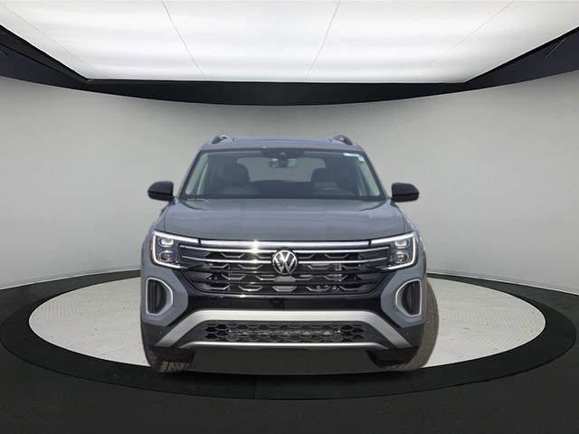 New 2026 Volkswagen Atlas Peak Edition image 2
