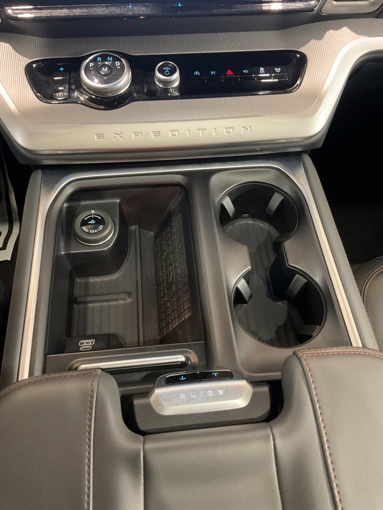 Used 2025 Ford Expedition Active RWD image 21