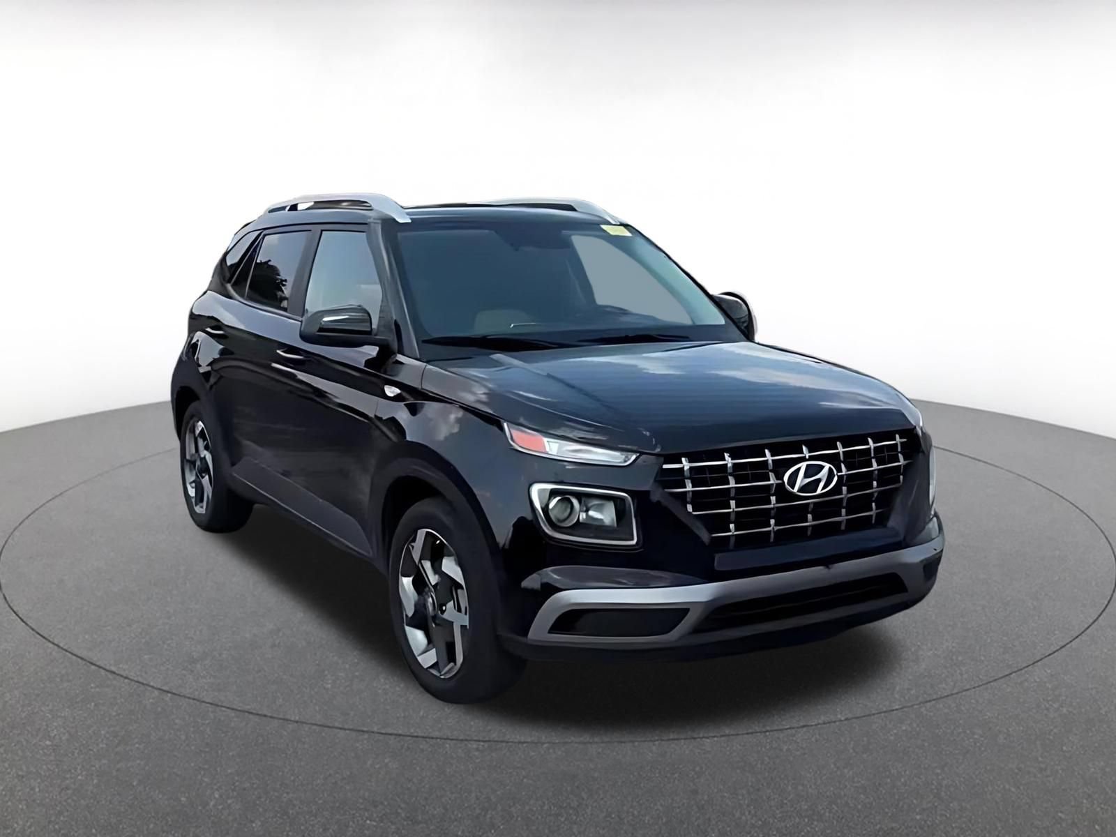 Used 2026 Hyundai Venue SEL FWD image 3
