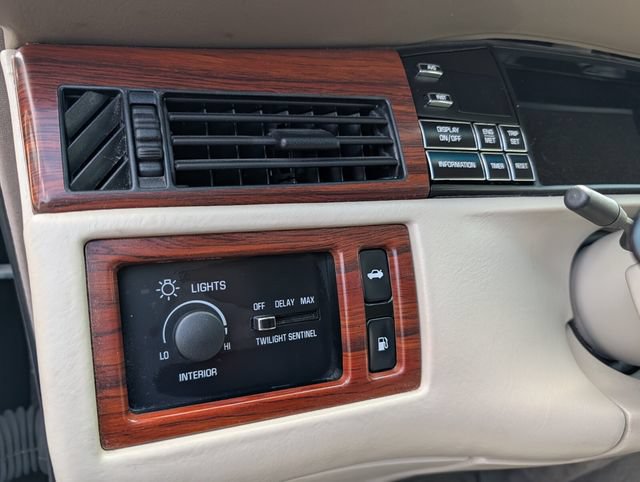 Used 1995 Cadillac De Ville Sedan FWD image 10