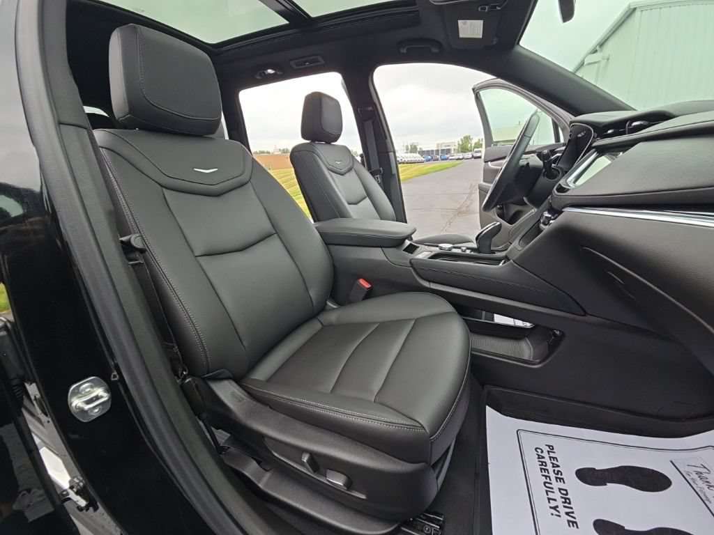 Used 2024 Cadillac XT6 Luxury w/ LPO, Floor Liner Package AWD/4WD image 27