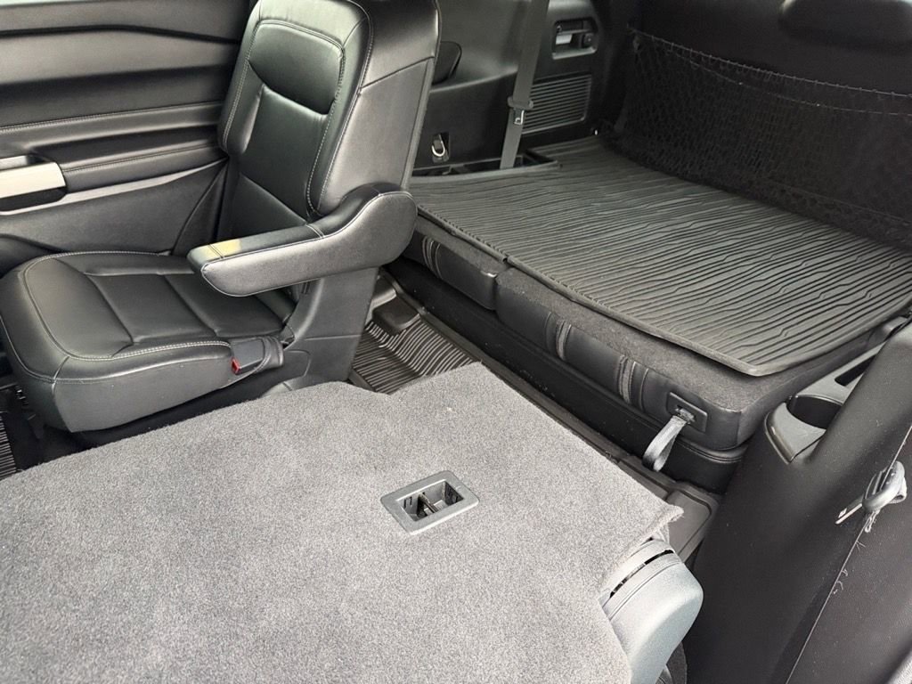 Used 2021 Ford Explorer XLT w/ Equipment Group 202A image 12