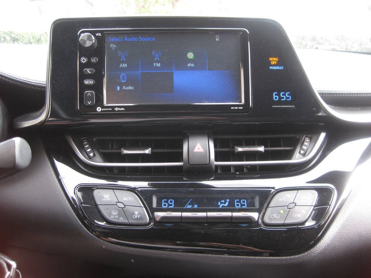 Used 2018 Toyota C-HR XLE FWD image 33