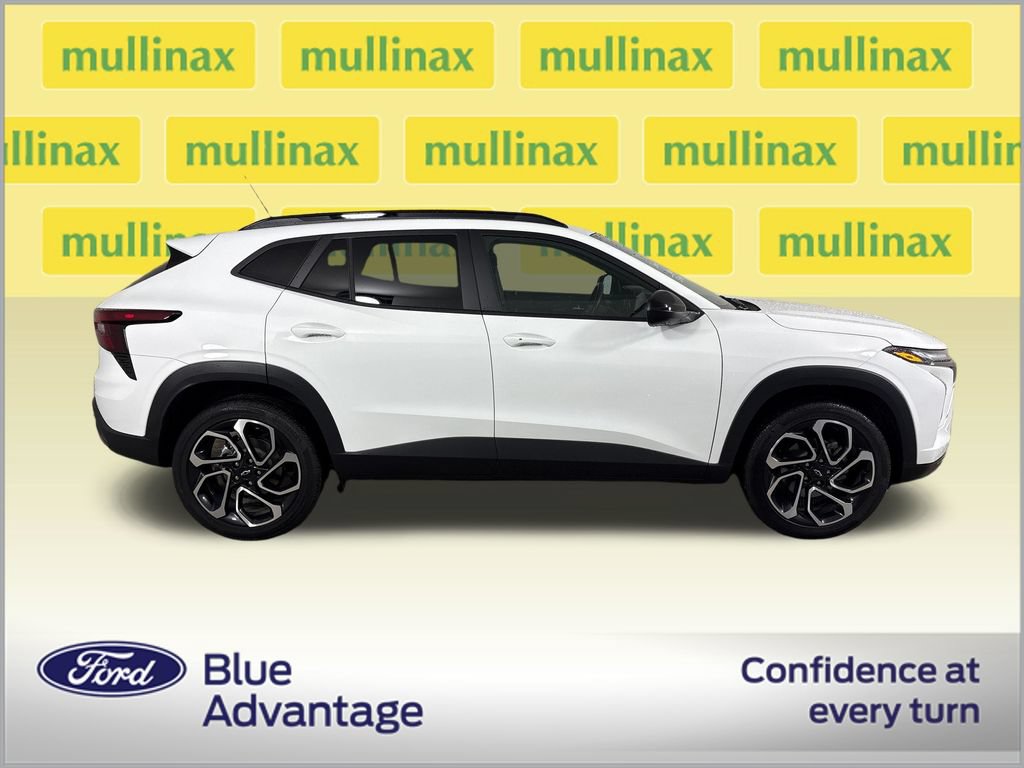 Used 2026 Chevrolet Trax RS w/ Driver Confidence Package FWD image 2