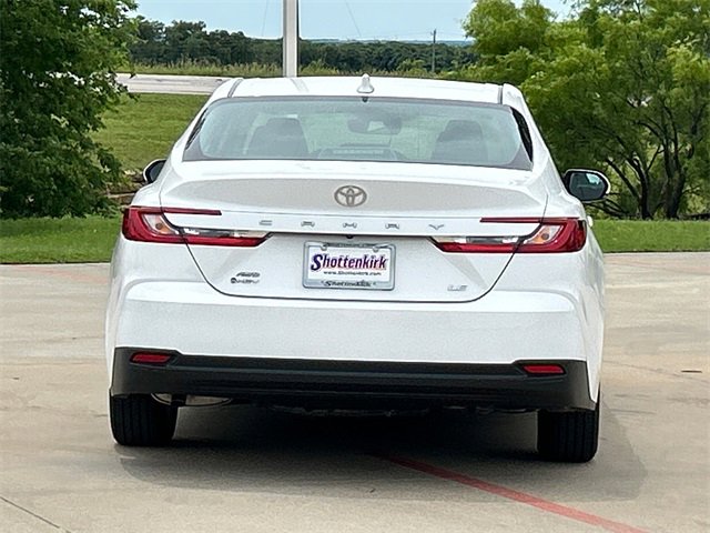 Used 2025 Toyota Camry LE image 7