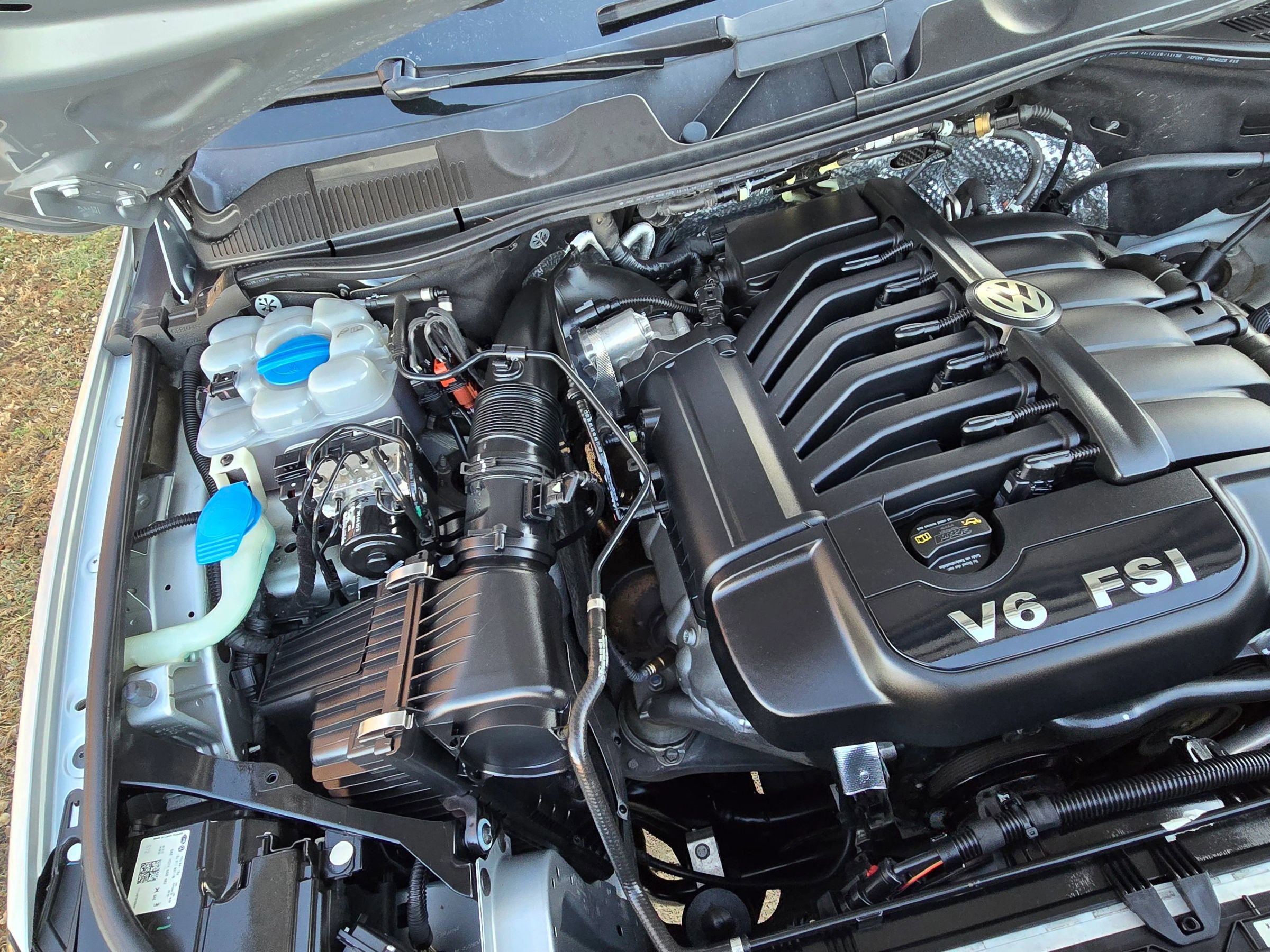 Used 2016 Volkswagen Touareg VR6 image 69