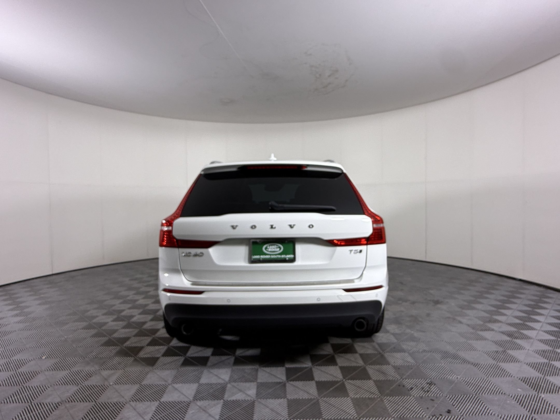 Used 2021 Volvo XC60 T5 Momentum w/ Premium Package AWD/4WD image 10
