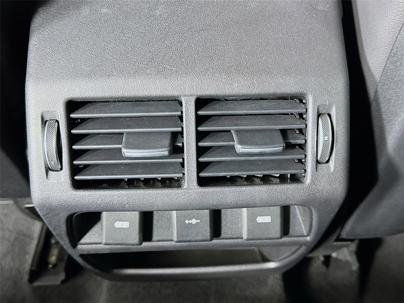 Used 2020 Land Rover Discovery Sport SE R-Dynamic image 26