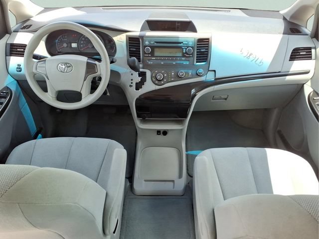 Used 2014 Toyota Sienna L FWD image 19